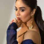 Sreemukhi Instagram - Launch of Mr.&Mrs. ✨ On @etvtelugu2708 @gnapikaentertainments ✨❤️ Styling @greeshma_krishna.k Outfit - @indusuresh_p Earrings - @yuvi_collections PC @chinthuu_klicks Makeup @nookesh.malla Hair @mahi_brand_ #sreemukhi #mr.&mrs #etv #gnapikaentertainments #styledbygkk