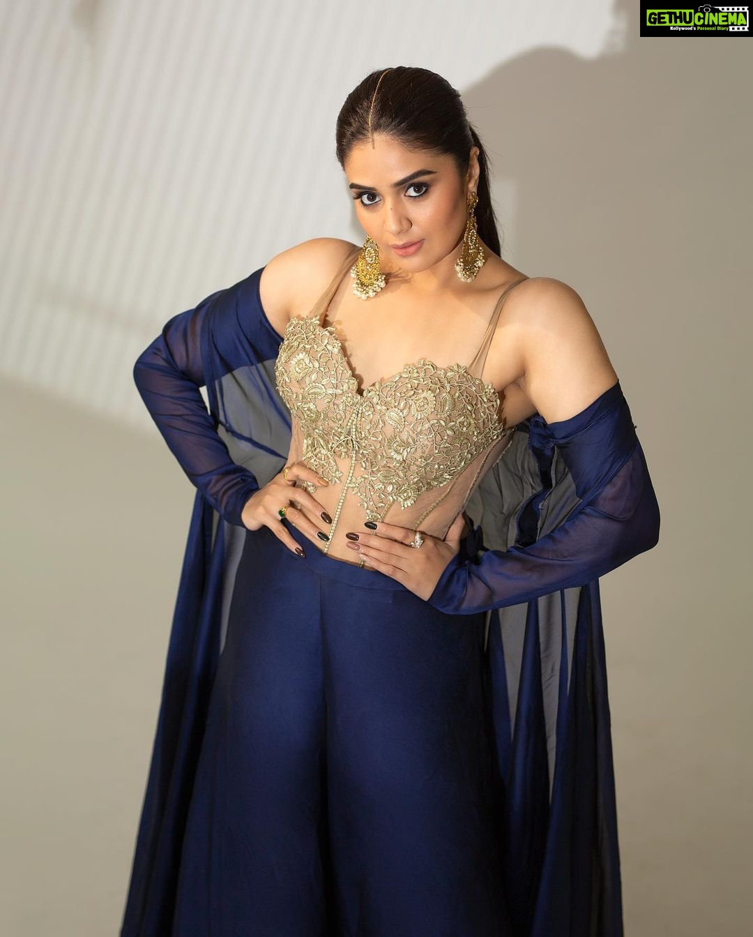 Sreemukhi Instagram - Launch of Mr.&Mrs. ✨ On @etvtelugu2708 @gnapikaentertainments ✨❤️ Styling @greeshma_krishna.k Outfit - @indusuresh_p Earrings - @yuvi_collections PC @chinthuu_klicks Makeup @nookesh.malla Hair @mahi_brand_ #sreemukhi #mr.&mrs #etv #gnapikaentertainments #styledbygkk