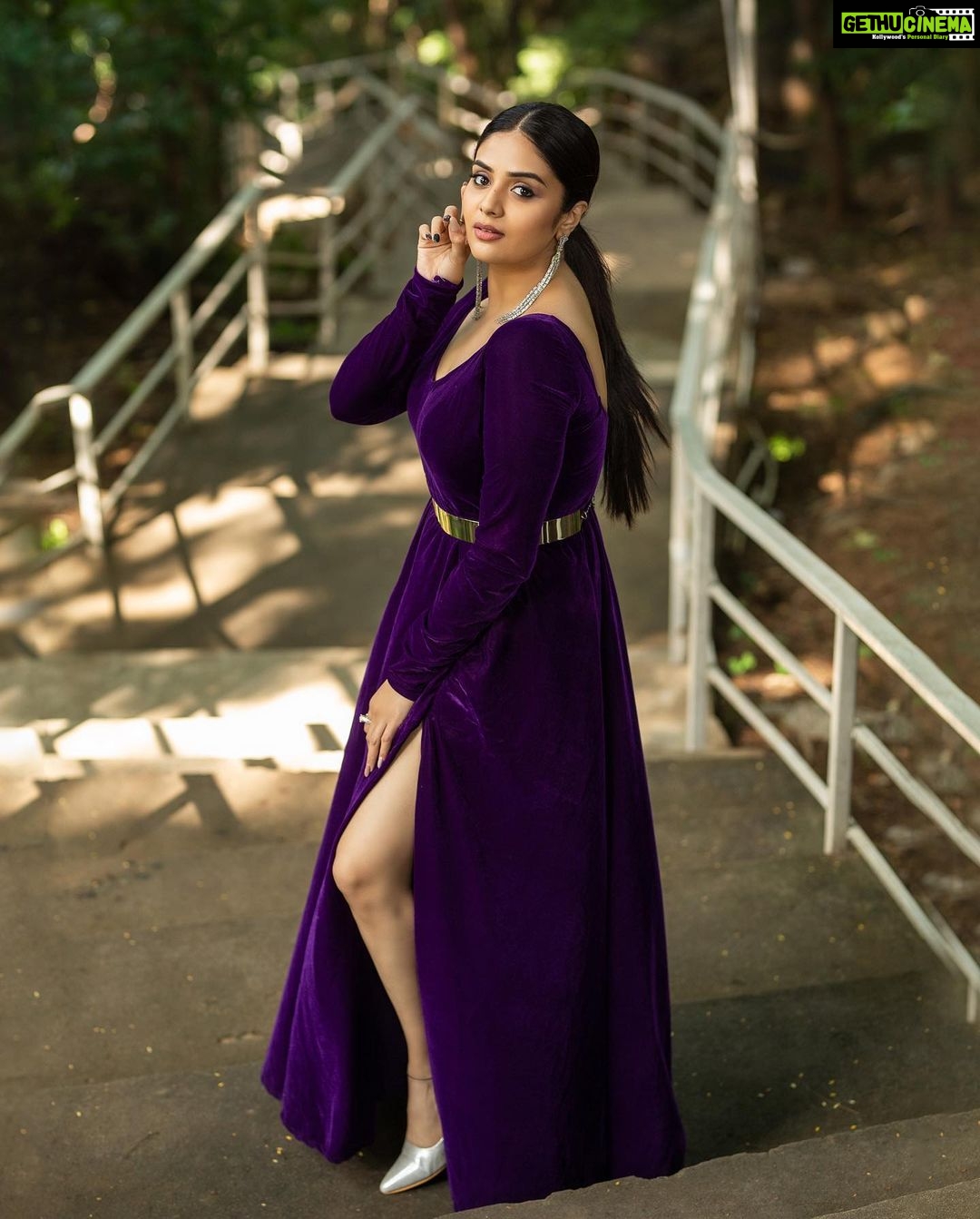 Sreemukhi Instagram - Aadivaaram with star maa parivaaram! ✨ On @starmaa every Sunday at 11 am! ✨ Styled by @impriyankasahajananda Outfit @charvi_by_aswini Jewellery @kushalsfashionjewellery PC @chinthuu_klicks Make up @nookesh.malla Hair @mahi_brand_ #sreemukhi #starmaa #aadivaaramwithstarmaaparivaaram #styledbypriyankasahajananda