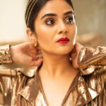 Sreemukhi Instagram - Dance ikon ✨ On @ahavideoin ✨ @oak_entertainments Styled by @greeshma_krishna.k Outfit @nishpanna_couture Earrings @anyas_2020 PC @chinthuu_klicks Make up @nookesh.malla Hair - @mahi_brand_ #sreemukhi #danceikon #aha #oakentertainments #styledbygkk