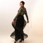 Sreemukhi Instagram – Dance ikon ✨
On @ahavideoin ✨
@oak_entertainments 

Styled by @greeshma_krishna.k 
Outfit – @thefrillsandbows
Earrings – @priyanshi_collections
PC @chinthuu_klicks 
Make up @nookesh.malla 
Hair – @mahi_brand_ 

#sreemukhi #danceikon #aha #oakentertainments #styledbygkk