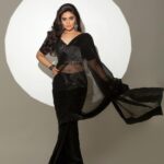 Sreemukhi Instagram - Dance ikon 🖤 On @ahavideoin ✨ @oak_entertainments Outfit @gummadidalashashi.label Styling @greeshma_krishna.k PC @chinthuu_klicks Make up @nookesh.malla Hair - @mahi_brand_ #sreemukhi #danceikon #aha #oakentertainments