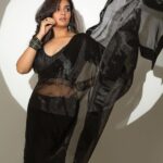 Sreemukhi Instagram - Dance ikon 🖤 On @ahavideoin ✨ @oak_entertainments Outfit @gummadidalashashi.label Styling @greeshma_krishna.k PC @chinthuu_klicks Make up @nookesh.malla Hair - @mahi_brand_ #sreemukhi #danceikon #aha #oakentertainments