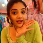 Sreemukhi Instagram - Mehendi lagake rakhna ❤️ Doli sajake rakhna ❤️ Dulha toh nahi aara 😛😝 #sreemukhi #jaipur #mehendi #amoghasantosh #weddingscenes