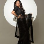 Sreemukhi Instagram - Dance ikon 🖤 On @ahavideoin ✨ @oak_entertainments Outfit @gummadidalashashi.label Styling @greeshma_krishna.k PC @chinthuu_klicks Make up @nookesh.malla Hair - @mahi_brand_ #sreemukhi #danceikon #aha #oakentertainments