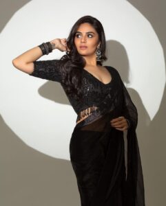 Sreemukhi Instagram - Dance ikon 🖤 On @ahavideoin ✨ @oak_entertainments Outfit @gummadidalashashi.label Styling @greeshma_krishna.k PC @chinthuu_klicks Make up @nookesh.malla Hair - @mahi_brand_ #sreemukhi #danceikon #aha #oakentertainments