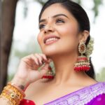 Sreemukhi Instagram - Dance ikon ✨ On @ahavideoin ✨ @oak_entertainments Styled by @greeshma_krishna.k Outfit @riya_designing_studio Accessories @pretty.jewelbox PC @chinthuu_klicks Make up @nookesh.malla Hair - @mahi_brand_ #sreemukhi #danceikon #aha #oakentertainments #styledbygkk