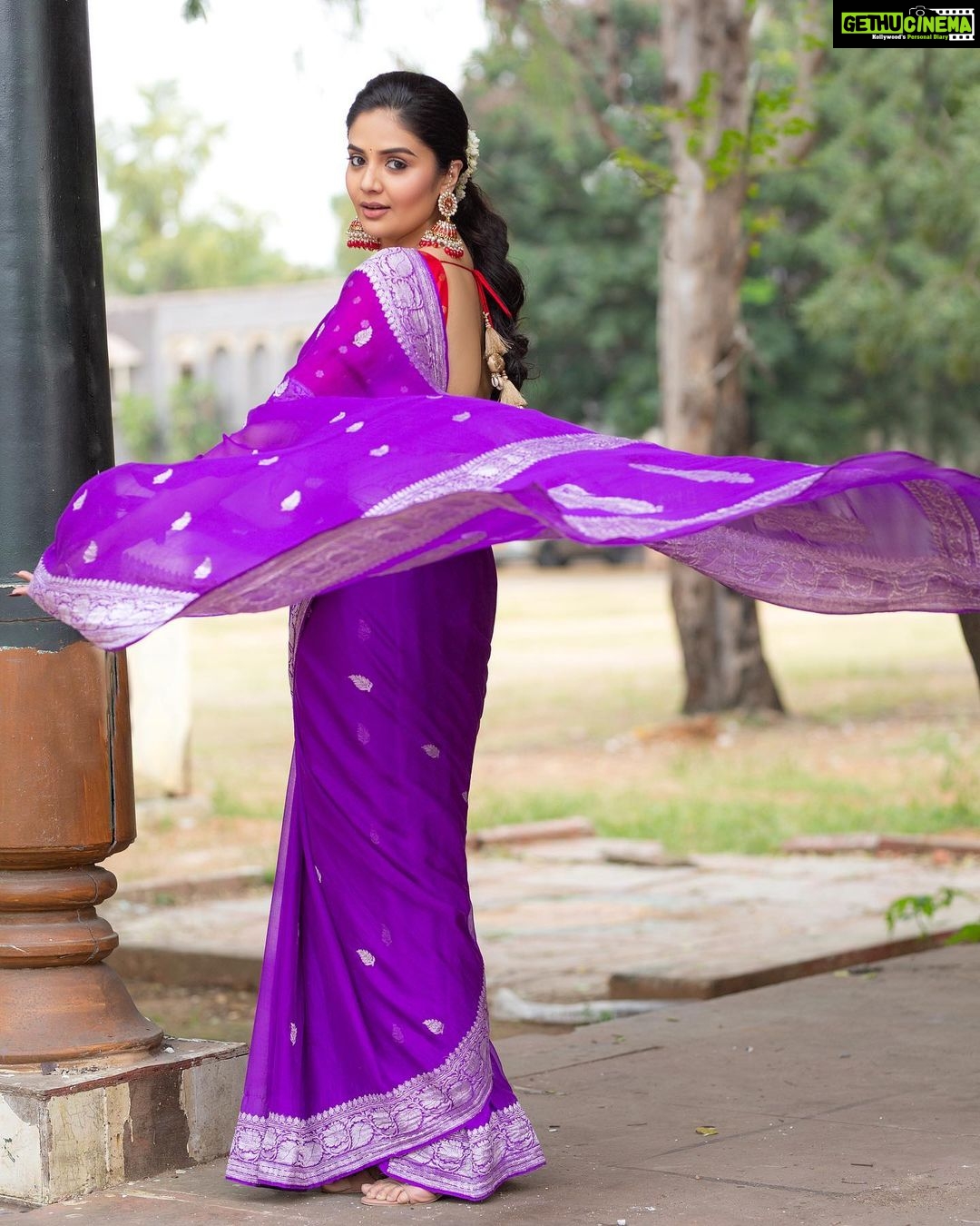 Sreemukhi Instagram - Dance ikon ✨ On @ahavideoin ✨ @oak_entertainments Styled by @greeshma_krishna.k Outfit @riya_designing_studio Accessories @pretty.jewelbox PC @chinthuu_klicks Make up @nookesh.malla Hair - @mahi_brand_ #sreemukhi #danceikon #aha #oakentertainments #styledbygkk
