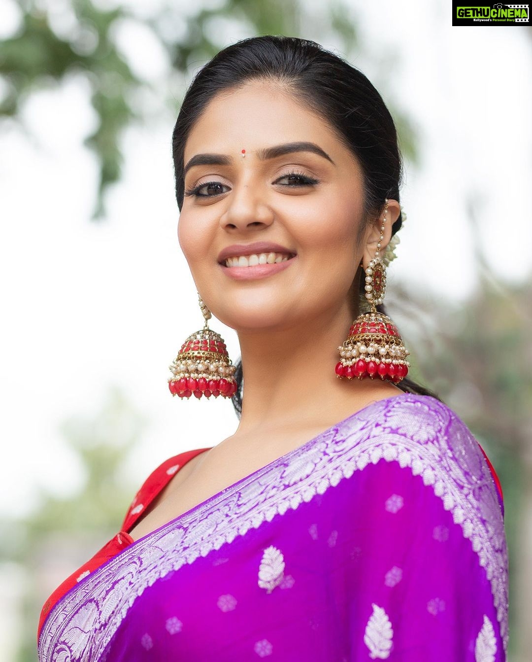 Sreemukhi Instagram - Dance ikon ✨ On @ahavideoin ✨ @oak_entertainments Styled by @greeshma_krishna.k Outfit @riya_designing_studio Accessories @pretty.jewelbox PC @chinthuu_klicks Make up @nookesh.malla Hair - @mahi_brand_ #sreemukhi #danceikon #aha #oakentertainments #styledbygkk