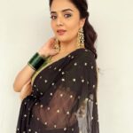 Sreemukhi Instagram - Happy Diwali 🪔 Lots of love ❤️ Outfit @gummadidalashashi.label ✨🪔 #happydiwali #sreemukhi #love
