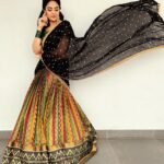 Sreemukhi Instagram - Happy Diwali 🪔 Lots of love ❤️ Outfit @gummadidalashashi.label ✨🪔 #happydiwali #sreemukhi #love