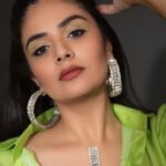 Sreemukhi Instagram - Dance ikon ✨ On @ahavideoin ✨ @oak_entertainments Styled by @greeshma_krishna.k Shirt - @srayaan_designer_studio Hoops - @thetrinkaholic PC @chinthuu_klicks Make up @nookesh.malla Hair - @mahi_brand_ #sreemukhi #danceikon #aha #oakentertainments #styledbygkk