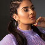 Sreemukhi Instagram - Dance ikon ✨ On @ahavideoin ✨ @oak_entertainments Styled by @greeshma_krishna.k PC @chinthuu_klicks Make up @nookesh.malla Hair - @mahi_brand_ #sreemukhi #danceikon #aha #oakentertainments #styledbygkk