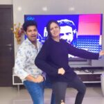 Sreemukhi Instagram - Pulsar bike ekki raa raa mowa @jabardasth_avinash 😍❤️😂 #sreemukhi #avinash #pulsarbike #funtimes #massmasala