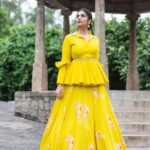 Sreemukhi Instagram - Hello yellow! 💛 For @starmaa “Ee varsham sakshiga” ✨ This Sunday at 12 noon! Styled by @impriyankasahajananda Outfit @labelnurvi Earrings @kushalsfashionjewellery PC @chinthuu_klicks Make up @nookesh.malla Hair - Mahesh #sreemukhi #starmaa #eevarshamsakshiga #styledbypriyankasahajananda