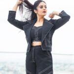 Sreemukhi Instagram - SAREGAMAPA ✨✨ This Sunday on @zeetelugu ✨ Styling @hemamanohar1 Outfit @indie_vastralay PC @chinthuu_klicks Make up @nookesh.malla Hair - Mahesh #saregamapa #zeetelugu #sreemukhi
