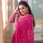 Sreemukhi Instagram – Festive feels ✨

Styled by @impriyankasahajananda
Outfit @issadesignerstudio
Jewellery @kushalsfashionjewellery
PC @chinthuu_klicks 
Makeup @nookesh.malla 
Hair @mahi_brand_ 

#sreemukhi #festivefeels 
#styledbypriyankasahajananda