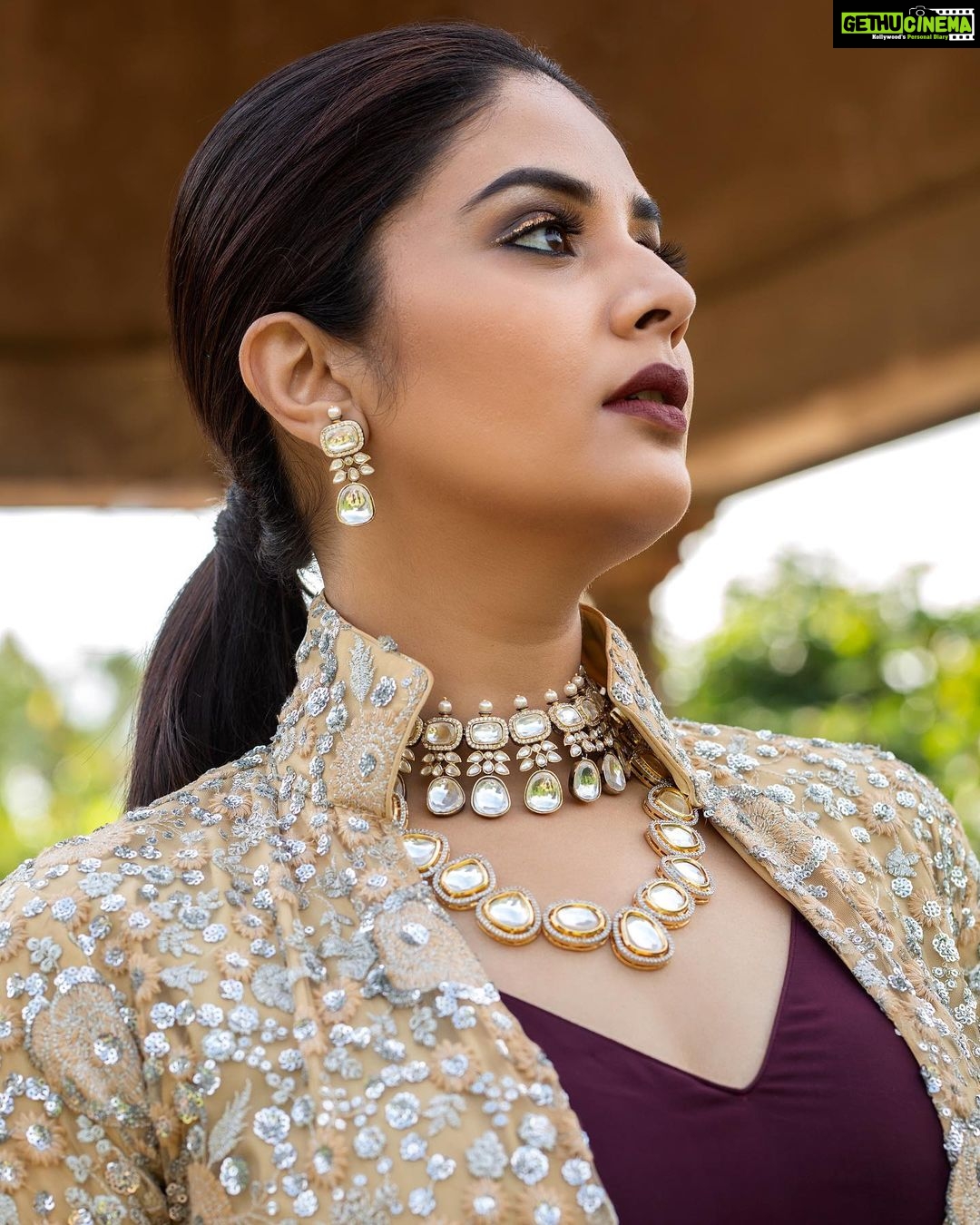 Sreemukhi Instagram - Aadivaaram with Star maa Parivaaram! ✨ Launches today at 11 am on @starmaa ☺️ Styling @impriyankasahajananda Outfit @aarushireddylabel Jewellery @houseofqc PC @chinthuu_klicks Makeup @nookesh.malla Hair @mahi_brand_ #sreemukhi #starmaa #aadivaaramwithstarmaaparivaaram #styledbypriyankasahajananda