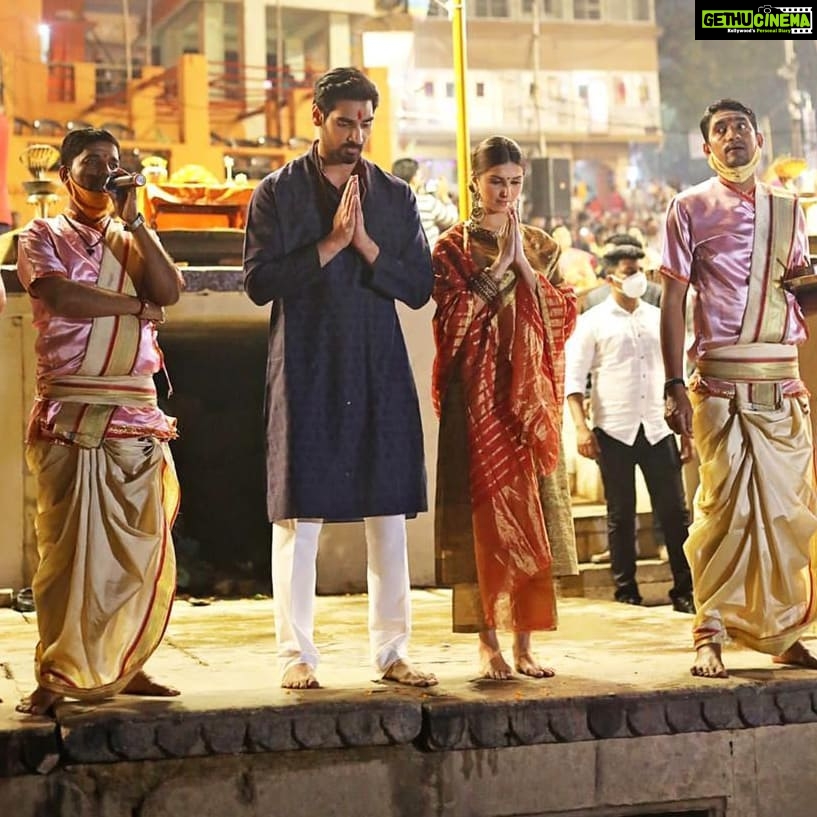 Suniel Shetty Instagram - A devotee, his #Tadap, is always eased by divinity & prayers Seeking blessings of the universe at the dawn of @ahan.shetty 's release. God bless us all. #Varanasi #GangaGhat 🙏 Thank you. @tarasutaria @wardakhannadiadwala @nadiadwalagrandson @foxstarhindi @tseries.official #BhushanKumar @milan.a.luthria