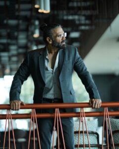 Suniel Shetty Instagram - When thoughts take over . 
Overtake them !!! 
@aalimhakim @bodyfirstwellness 
@gmmodular 
@justmenindia