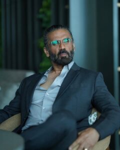 Suniel Shetty Instagram - When thoughts take over . 
Overtake them !!! 
@aalimhakim @bodyfirstwellness 
@gmmodular 
@justmenindia