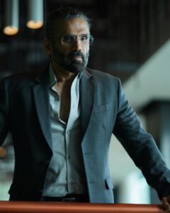 Suniel Shetty Instagram - When thoughts take over . 
Overtake them !!! 
@aalimhakim @bodyfirstwellness 
@gmmodular 
@justmenindia