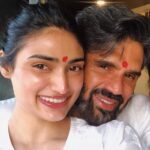 Suniel Shetty Instagram - Wishing you a very very happy birthday TIA my heart ,my soul ,my world, my life, my smile,my friend , my love ,my belief , my blessing , my strength,my weakness, my sunshine (mixed with a little HURRICANE 😜) @athiyashetty #daughter #fatherdaughter #fatherdaughterlove