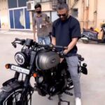 Suniel Shetty Instagram - This man is the real #Transformer. Look what a brilliant job he’s done with my mo’bike! Thank you Akshay @vardenchi - for putting the #Dhoom back in #VroomVroom. Love it @vardenchi @mr.vardenchi 🙏