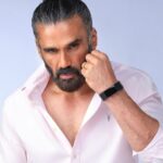 Suniel Shetty Instagram - Listening very carefully with my eyes. #shooting #eyes #bts #alleyes #focus #workmode