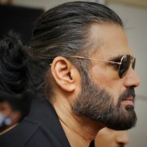 Suniel Shetty Instagram - Being positive isn’t pretending that everything is good - It’s seeing the good in everything!! 
#positivevibes #happylife #respect #onelife #beinghuman