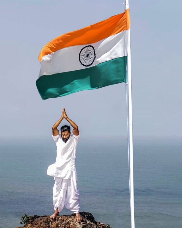 Suniel Shetty Instagram - “Where the mind is without fear; and the head is held high …” Let’s celebrate all our colors of diversity as my India, your India, our India, celebrates 75 years of independence. Salut to the braves. Salut to our people. #HappyIndependenceDay #JaiBharat #JaiHind #happy75thindia @sagarkumarmunjwani
