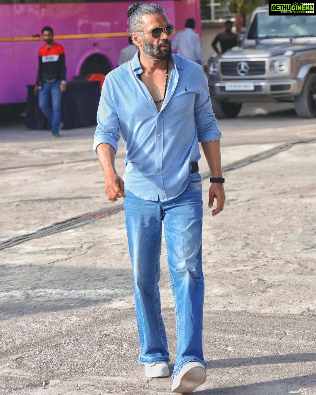 Suniel Shetty Instagram - A bluetiful day at shoot !! @yoodleefilms @ajitphotographer_