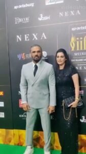 Suniel Shetty Instagram - 🖤 
@ahan.shetty @iifa 
#first #award #hardwork #thankyou #whatanight #blessed