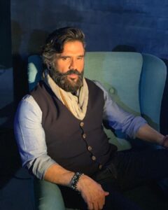 Suniel Shetty Instagram - Shoot mode !!Kanara TMT @navin.p.shetty @justmenindia @kanaratmt @passio_india