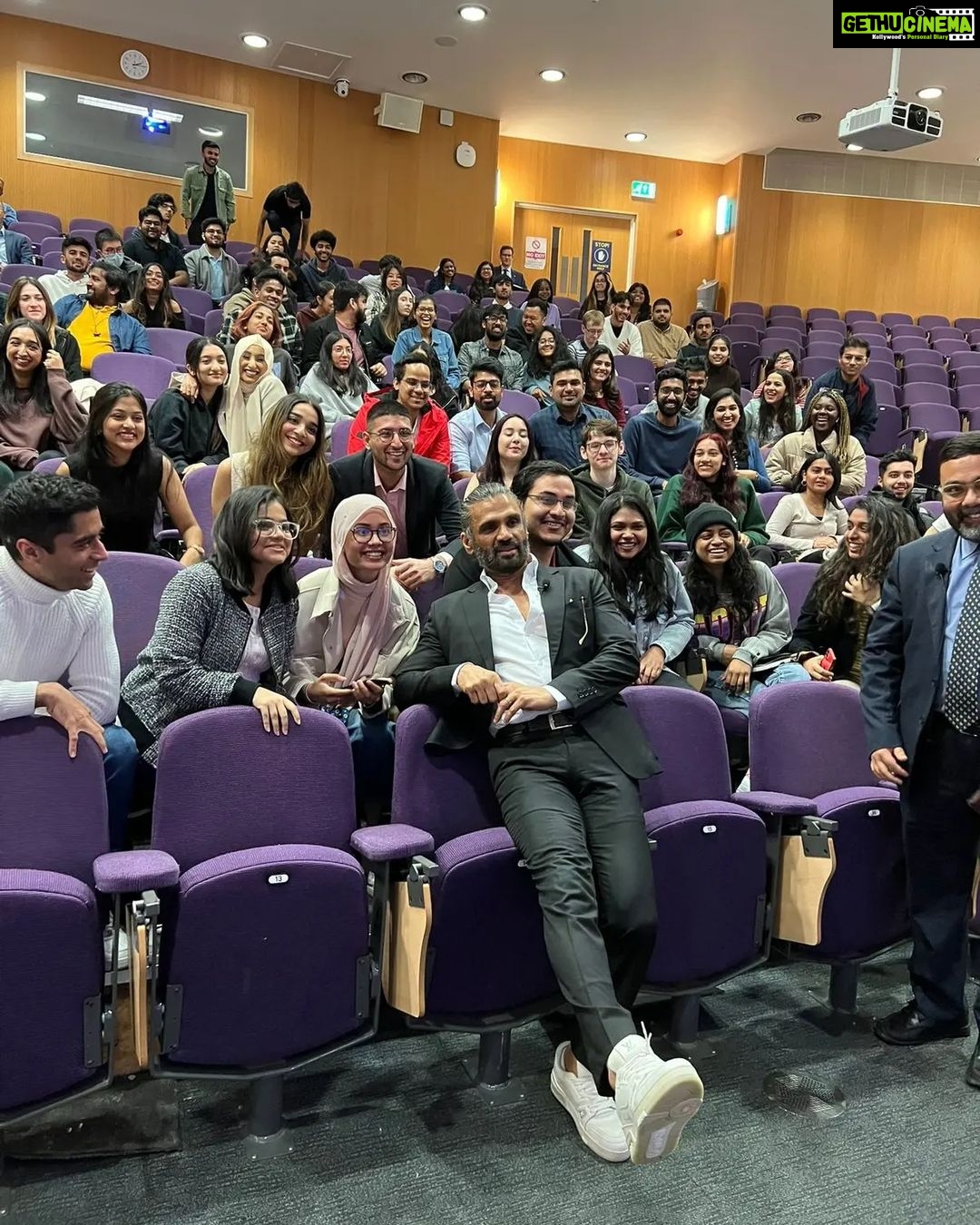 Suniel Shetty Instagram - Always happy to be amongst young minds, reliving the joys of school again. #backtoschool @uniofsurrey