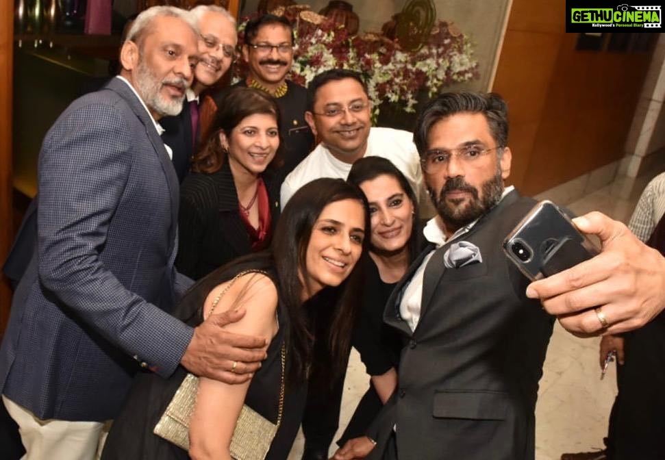 Suniel Shetty Instagram - BLACK!!! Any time, any age, any occasion.