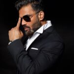 Suniel Shetty Instagram - A hidden gem, now in Hyderabad – the Bulgari Aviators, only at #Specta. #SpectaSpectacular #SpectaIndia #Hyderabad #BvlgariSunglasses #SpectaShoot @specta0091