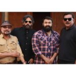 Suniel Shetty Instagram - On the sets of ‘MARKAAR’ celebrating PadmaBhushan Mohanlal sir, the genius sabucyril and my favourite hera pheri man Priyadarshan sir... An opportunity to work with the best in the business of entertainment... Blessed!!! @mohanlal #priyadarshan @sabu_cyril