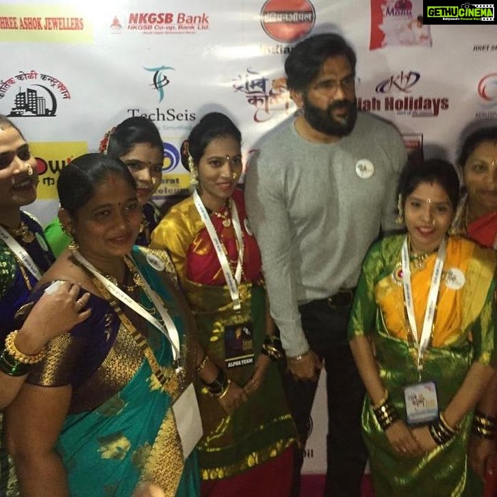 Suniel Shetty Instagram - An evening well spent with the first family of mumbai THE KOLI FAMILY !!! It was luv luv and more luv @Koli Fest Trombay.