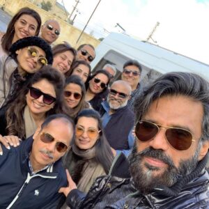 Suniel Shetty Instagram - So many people love you , Don’t focus on the ones who don’t . CHOOSE HAPPY!! HAVE A HAPPY 2019