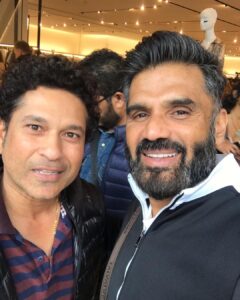 Suniel Shetty Instagram - When Suniel met The Sachin on Oxford Street. 😊 My Fan Moment with the legend @sachintendulkar 😇 .