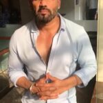 Suniel Shetty Instagram - 4:00 P.M. Our FITNESS Date Today. Join me for an Instagram LIVE, Let’s talk Fitness. @missionfitindiaofficial