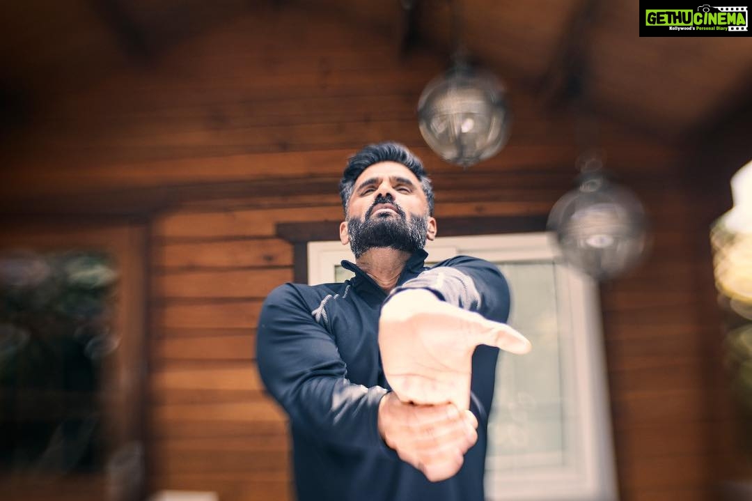 Suniel Shetty Instagram - Dint feel like TRAINING today.... WHICH IS EXACTLY WHY I TRAINED #thinkaboutit @missionfitindiaofficial #mondaymotivation #fitnesslife #fitnessinspiration #healthfirst #healthyliving #fitness #fitnessmotivation @skmfotography