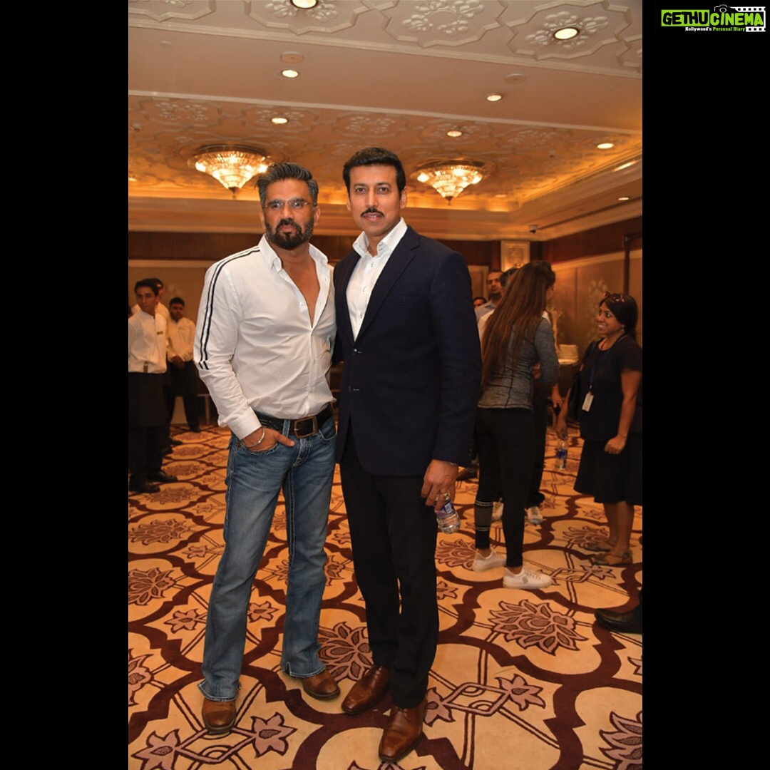 Suniel Shetty Instagram - Proud to have met our MYAS & MI&B @ra_rathore , a fit man striving to make the entire country fit! Will be an honour to take his #HumFitTohIndiaFit cause forward through @missionfitindiaofficial . May the force of India be with us :)