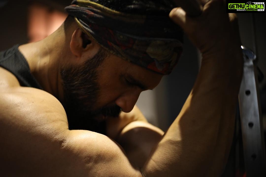 Suniel Shetty Instagram - This Pain is only temporary but gives u so much in return #thinkaboutit @missionfitindiaofficial #fitness #fitnessmotivation #wellness #ayurveda #ayurved #ayurvedalife #ayuryoga #gym #gymmotivation #exercise #exercisescience #healthyfood #healthcare #health #healthylifestyle #fitnessjourney #asana #yog #healthfirst @fthecouch @feverfmofficial @myfmindia @skmfotography