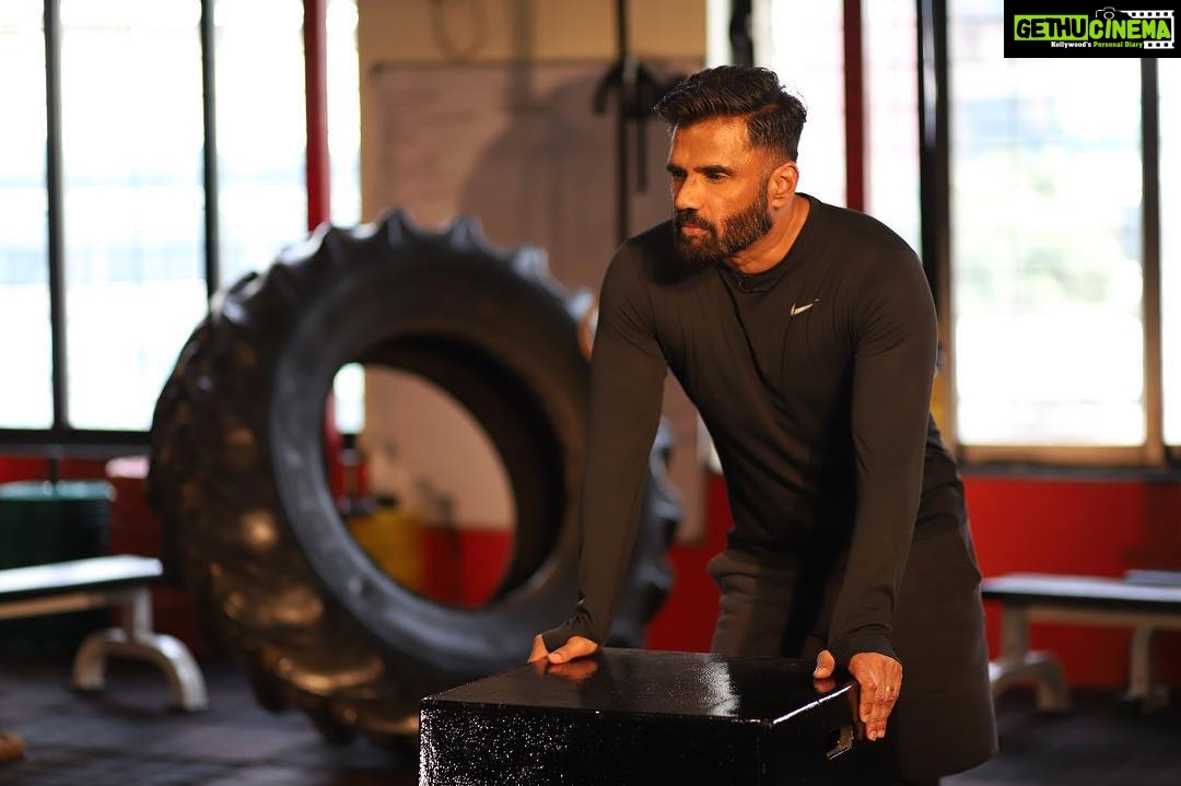 Suniel Shetty Instagram - How do u want to feel this year ? Fit or Jealous of the FIT? #thinkaboutit @missionfitindiaofficial #healthyindia #instafit #instafitness #instahealth #instahealthy #fitindia #fitnessfreak #fitnessfreaks #fitnessfirst #fitnessforall #fitnessforlife #healthfreak #healthfirst @feverfmofficial @myfmindia @reliancejio @saavn @fthecouch @skmfotography