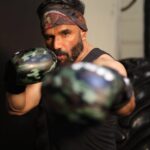Suniel Shetty Instagram – Don’t let the WEEK-END become your WEAK-END #thinkaboutit 
#healthyindia
#instafit
#instafitness
#instahealth
#instahealthy
#fitindia
#fitnessfreak
#fitnessfreaks
#fitnessfirst
#fitnessforall
#fitnessforlife
#healthfreak
#healthfirst @fthecouch @feverfmofficial @myfmindia @jiomusicofficial @saavn @jiocinema @skmfotography @missionfitindiaofficial