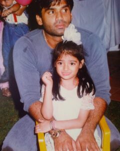 Suniel Shetty Instagram - I continue to fall for u everyday Tia! The best thing my hands have held by far... #nationalgirlchildday