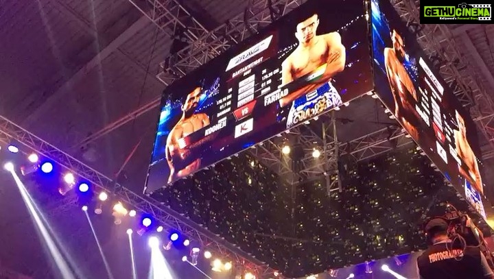 Suniel Shetty Instagram - Nothing better than watching all the action live! An absolutely electric atmosphere here at @bravemmaf
