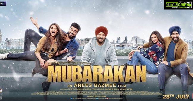 Suniel Shetty Instagram - And it's a bigggggiiieeeee! An outstanding family entertainer! Congratulations team #mubarakan #aneesbazmee @anilskapoor @ileana_official @athiyashetty @arjunkapoor #ratnapathakshah #pavanmalhotra @rahuldevofficial @kkundrra @nehasharmaofficial @sonypicsprodns #ashwinvarde #sneharajani @cine1studios #muradkhetani